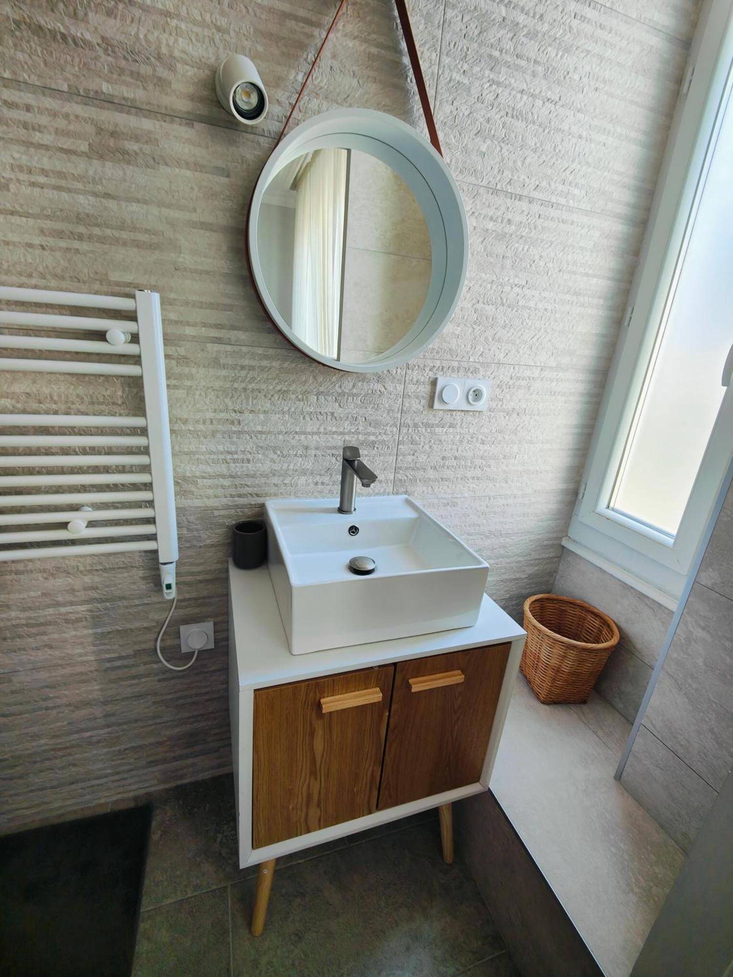 Self-Checkin Town House - Rooms To Rent In A Beautiful Modern Town House - Not A Hotel - Location De Chambres Avec Arrivee En Autonomie - Extra Fee For Sheets And Towels - Private Parking - Check Your Plateform Inbox And Follow Check-In Instructions Saint-Romain-en-Gal Exterior photo