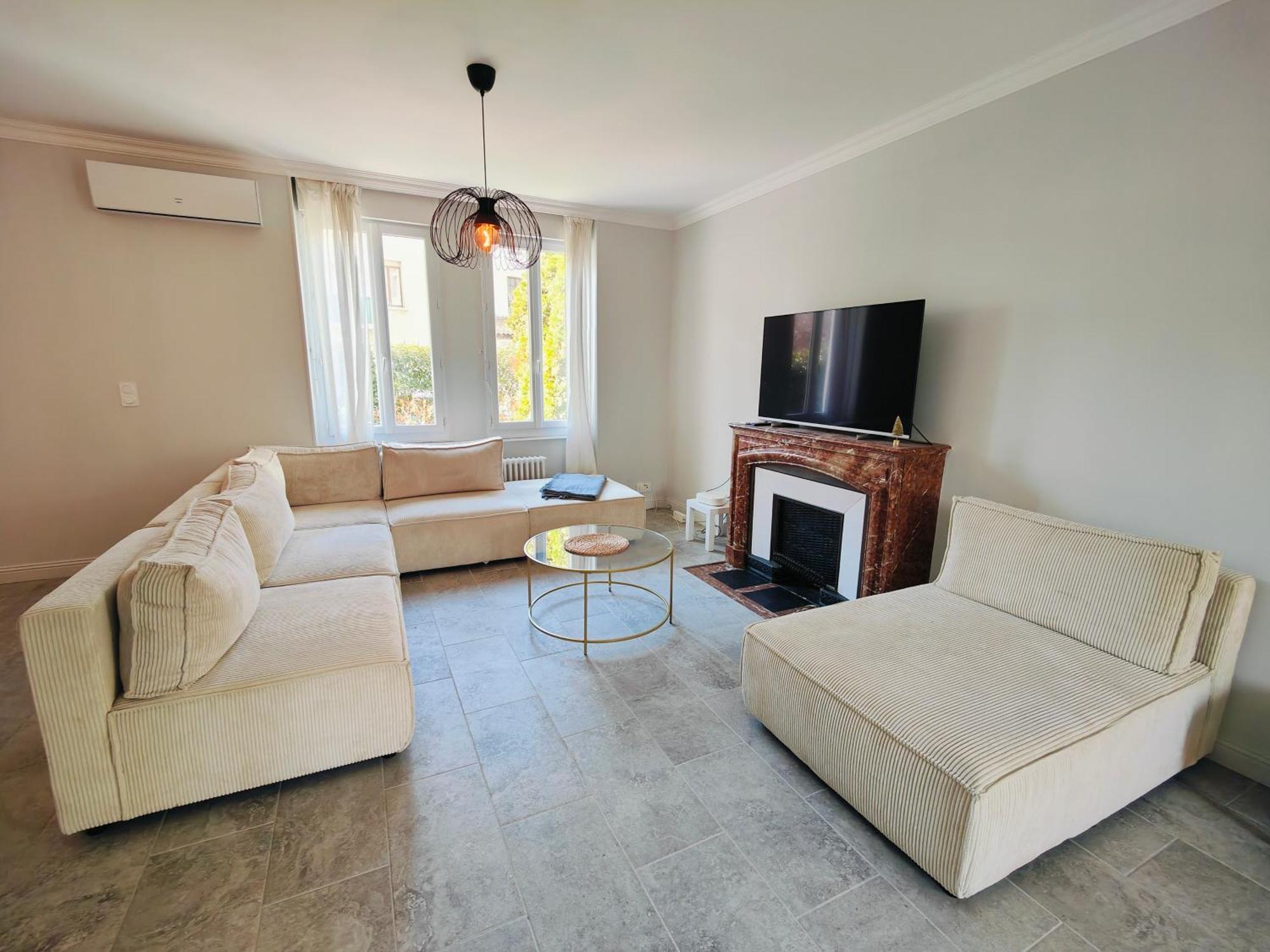 Self-Checkin Town House - Rooms To Rent In A Beautiful Modern Town House - Not A Hotel - Location De Chambres Avec Arrivee En Autonomie - Extra Fee For Sheets And Towels - Private Parking - Check Your Plateform Inbox And Follow Check-In Instructions Saint-Romain-en-Gal Exterior photo